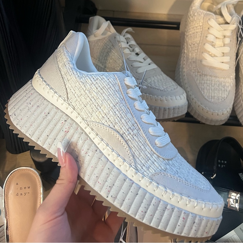 Sneaker givy! (Winners size) - Picture 2 of 2